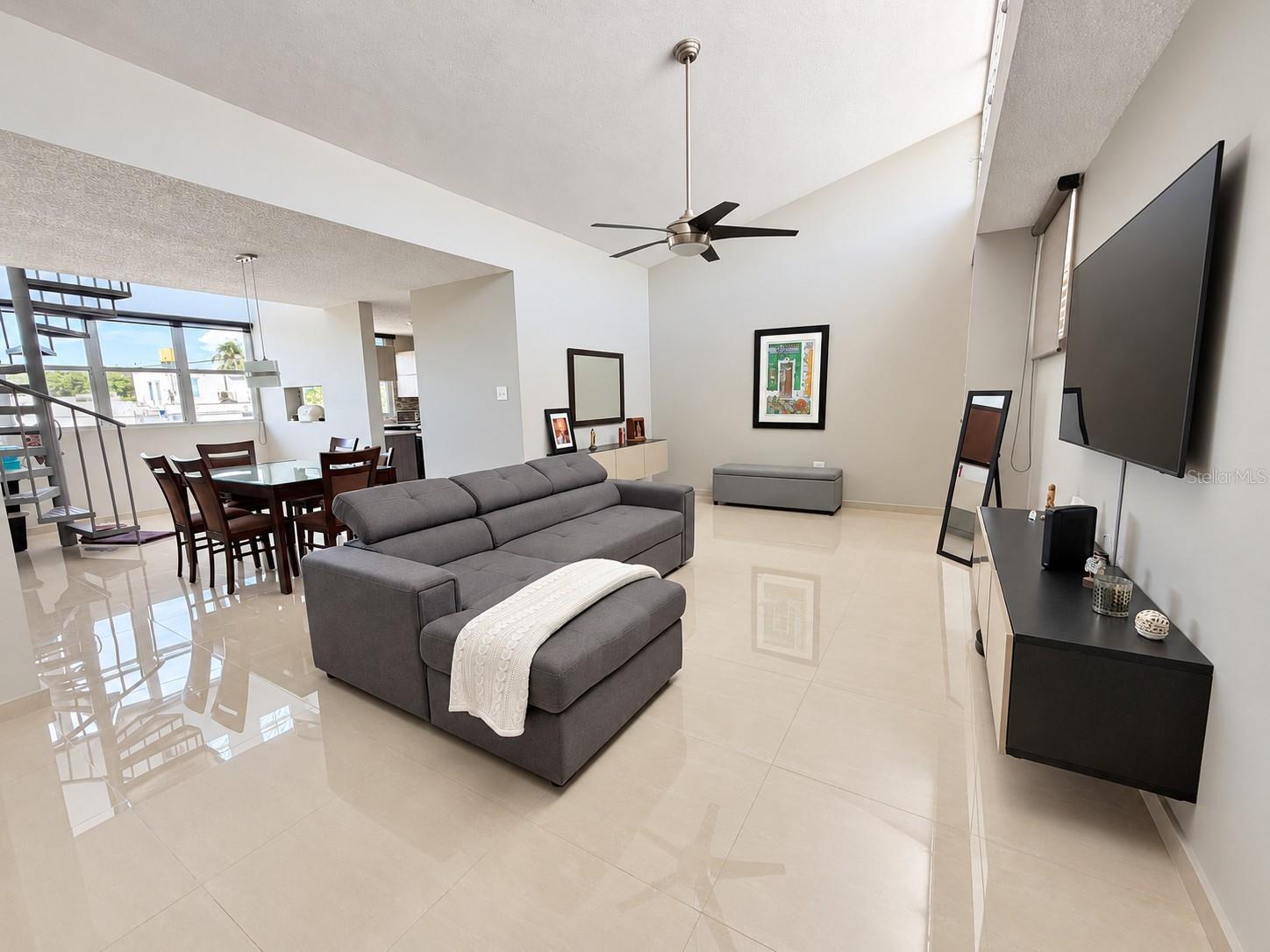 291 AVENIDA SANTA ANA