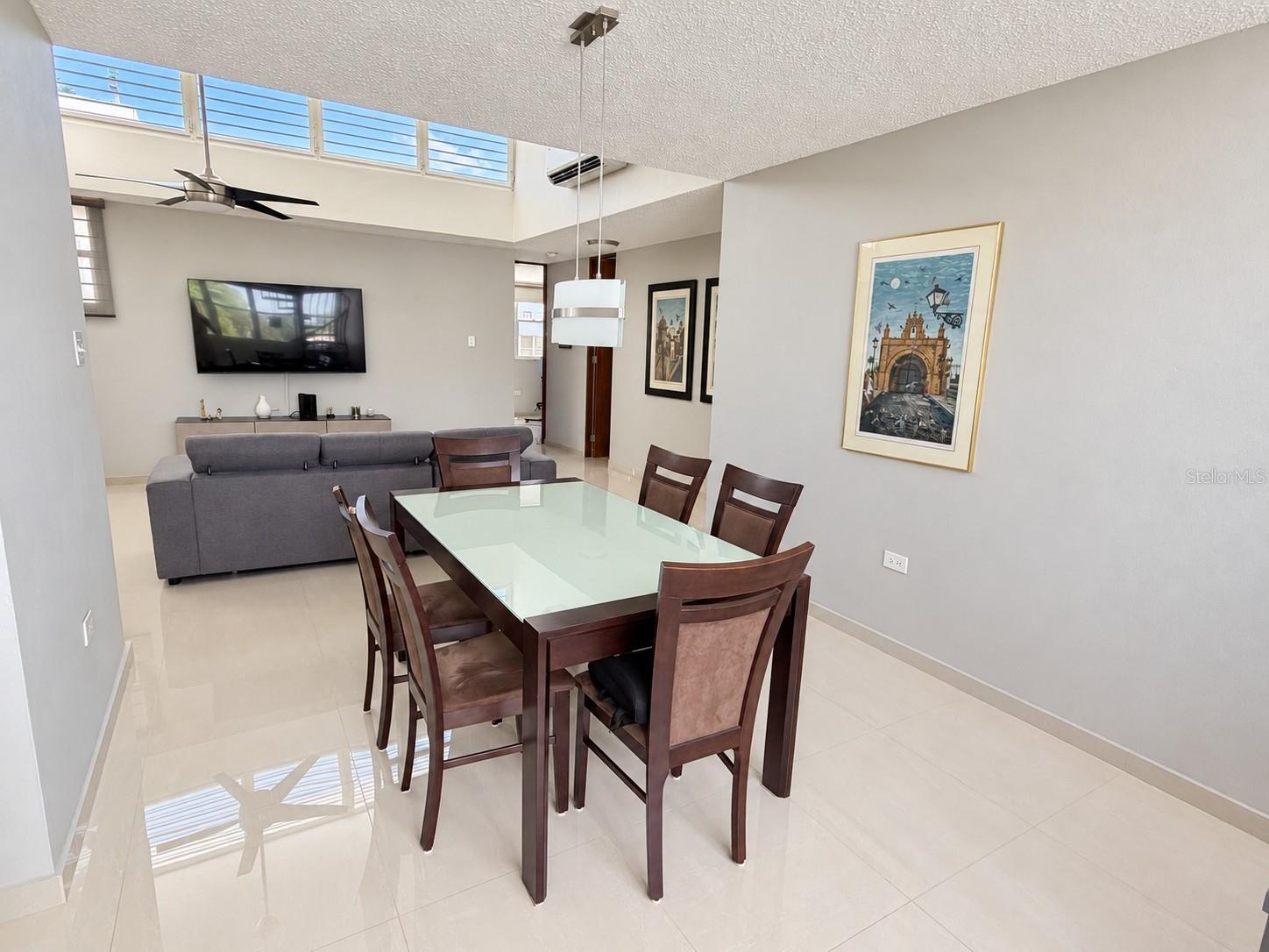 291 AVENIDA SANTA ANA