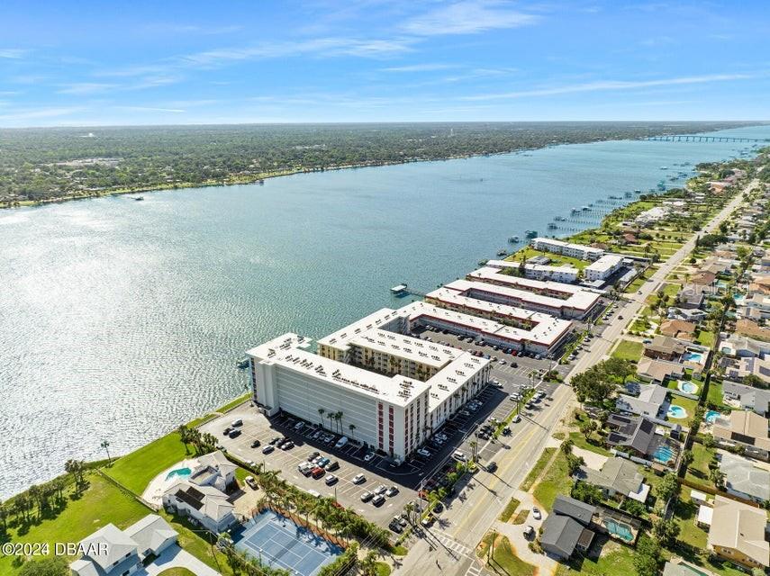 RIVERSIDE CONDO - Residential