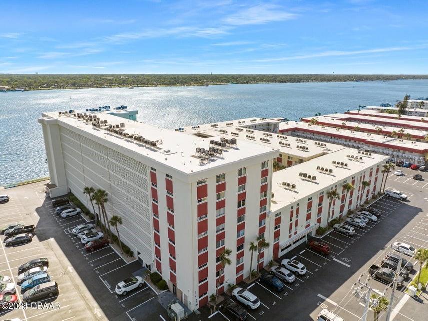 RIVERSIDE CONDO - Residential