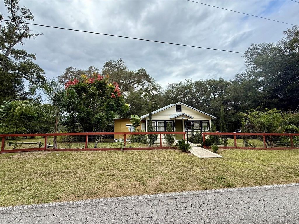 Photo of 1074 Emporia Road, Pierson, FL 32180 (MLS # V4945557)