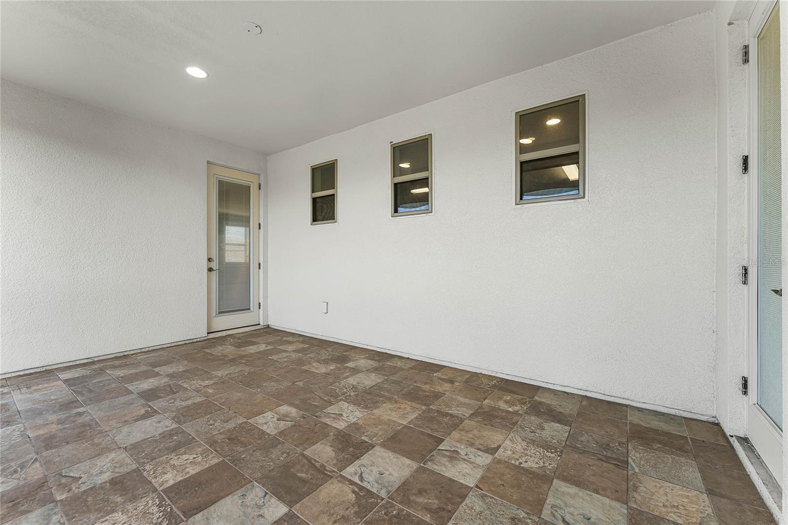 JOHNS LAKE POINTE - Residential Lease