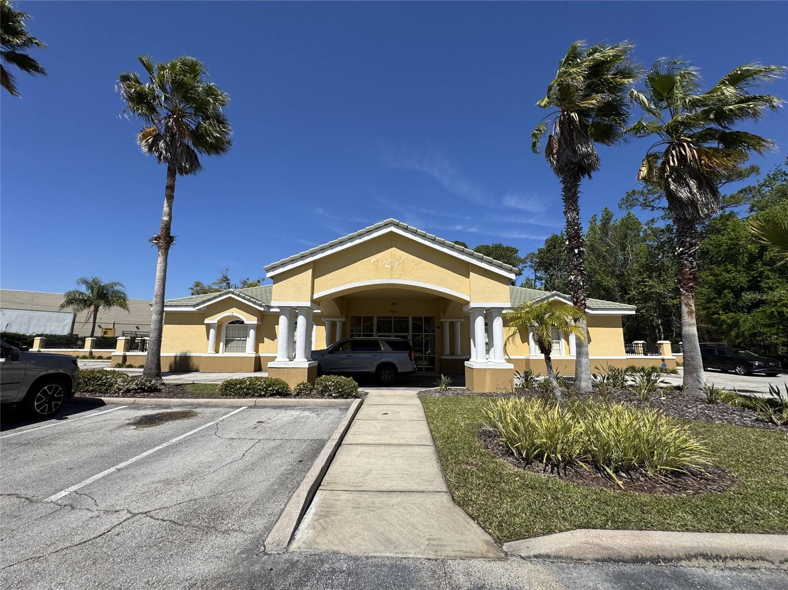 LAKE FOREST VILLAGE SHOPPES - Commercial Lease