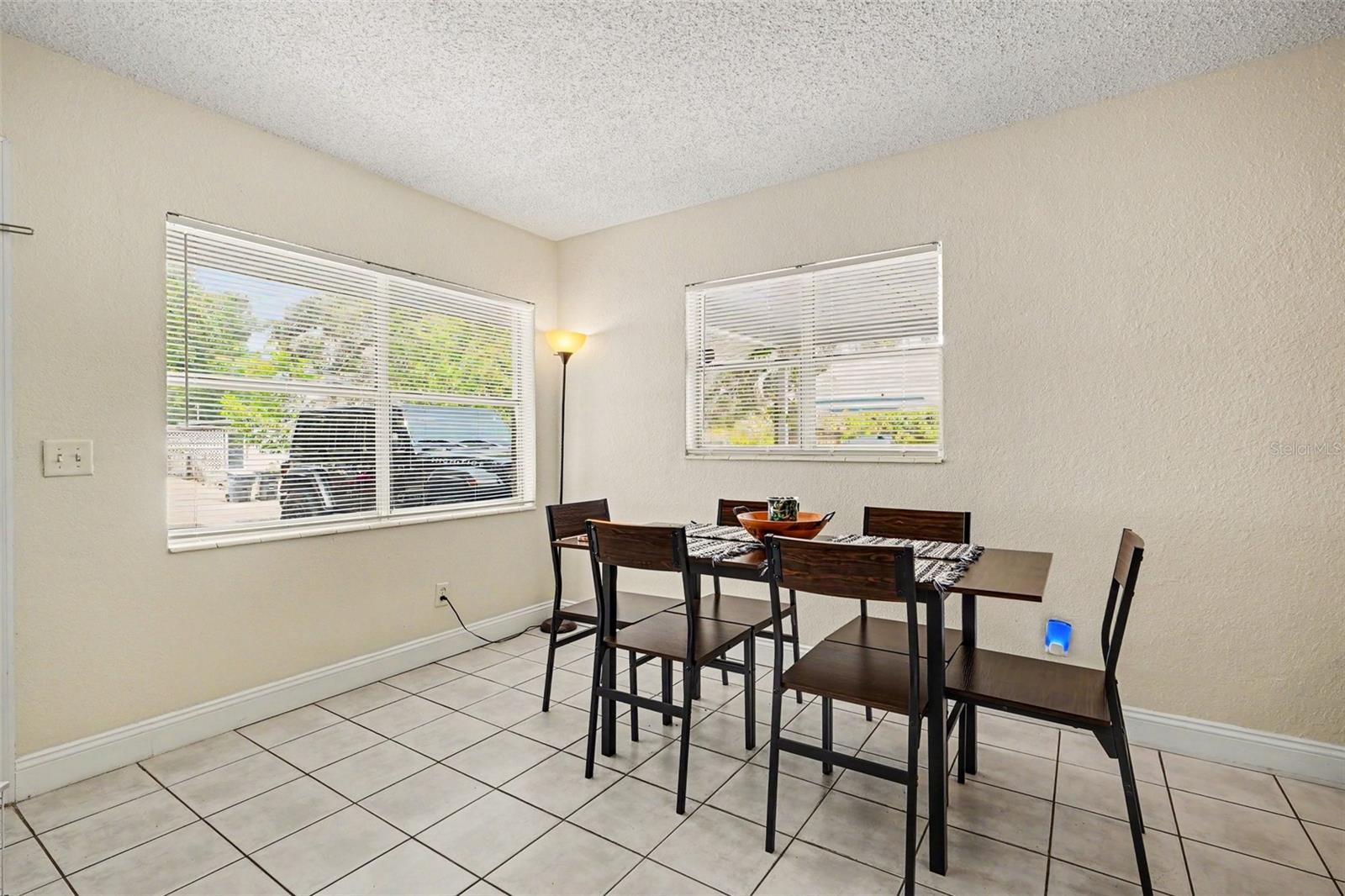 MEADOWLAWN - Residential