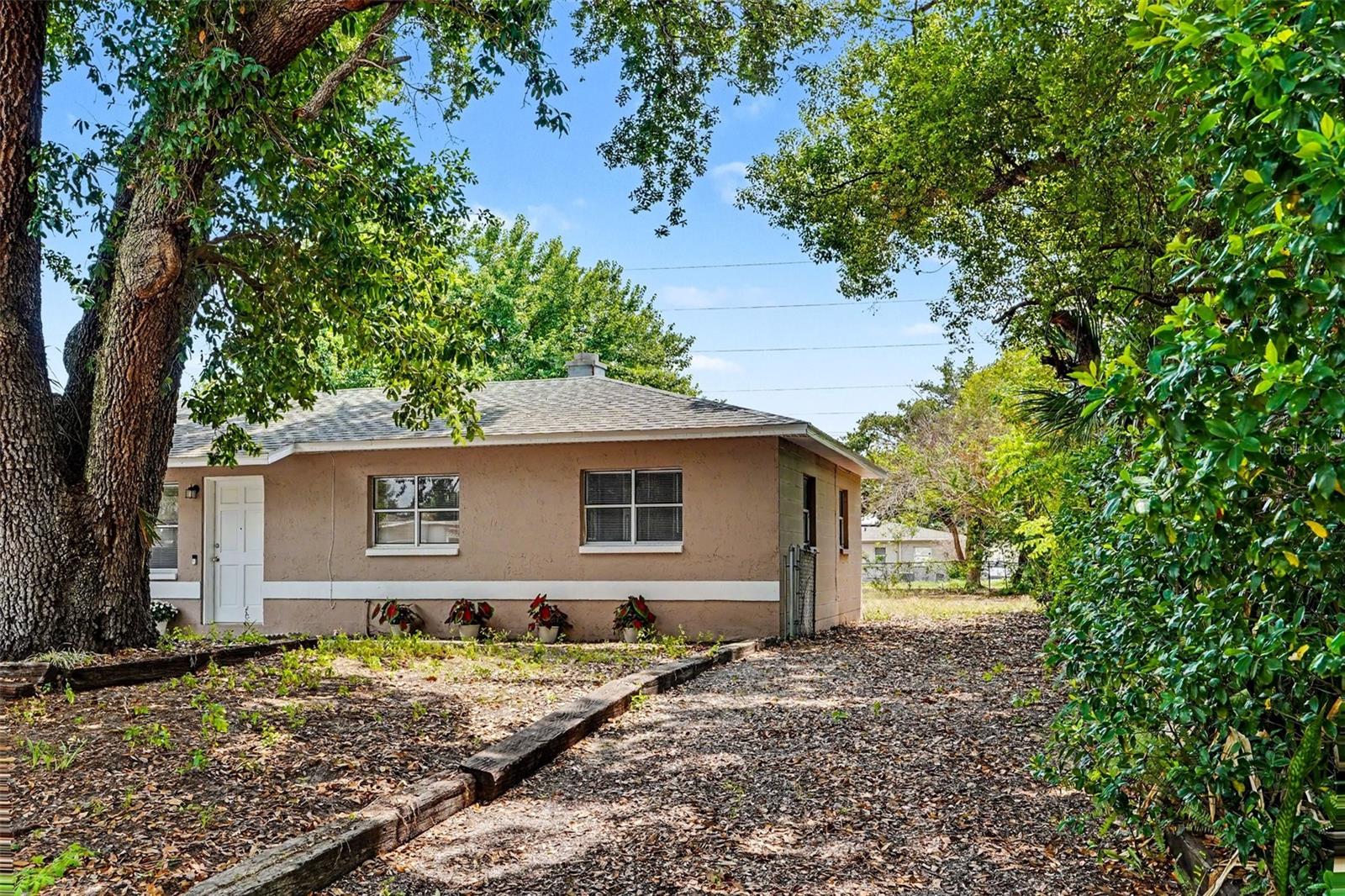 MEADOWLAWN - Residential