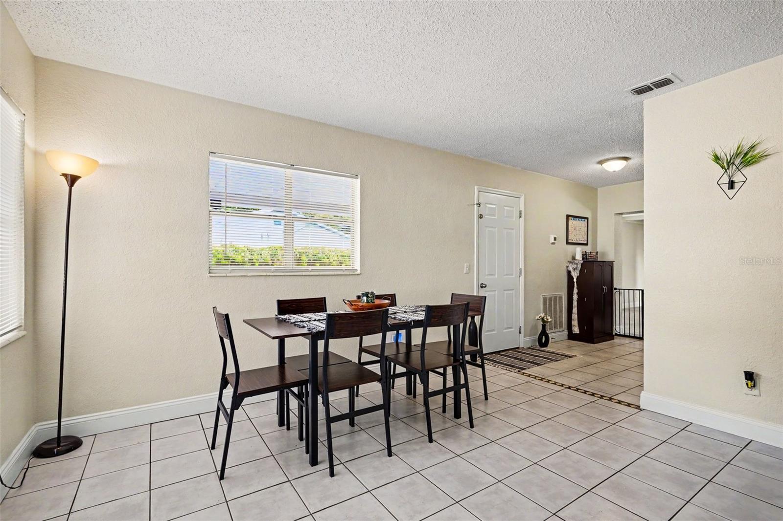 MEADOWLAWN - Residential
