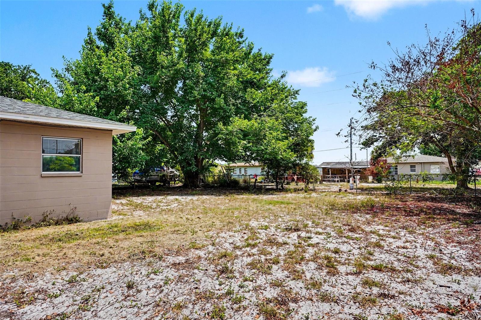 MEADOWLAWN - Residential