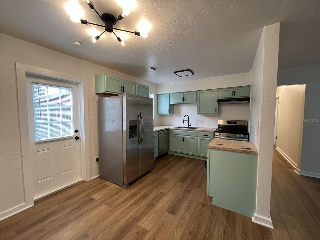 Photo of 1405 SE 4th Avenue, Gainesville, FL 32641 (MLS # GC535862)