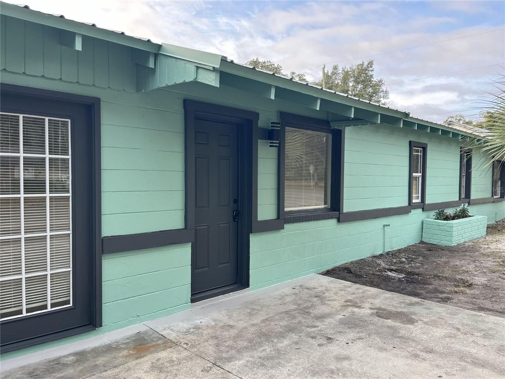 Photo of 1405 SE 4th Avenue, Gainesville, FL 32641 (MLS # GC535862)