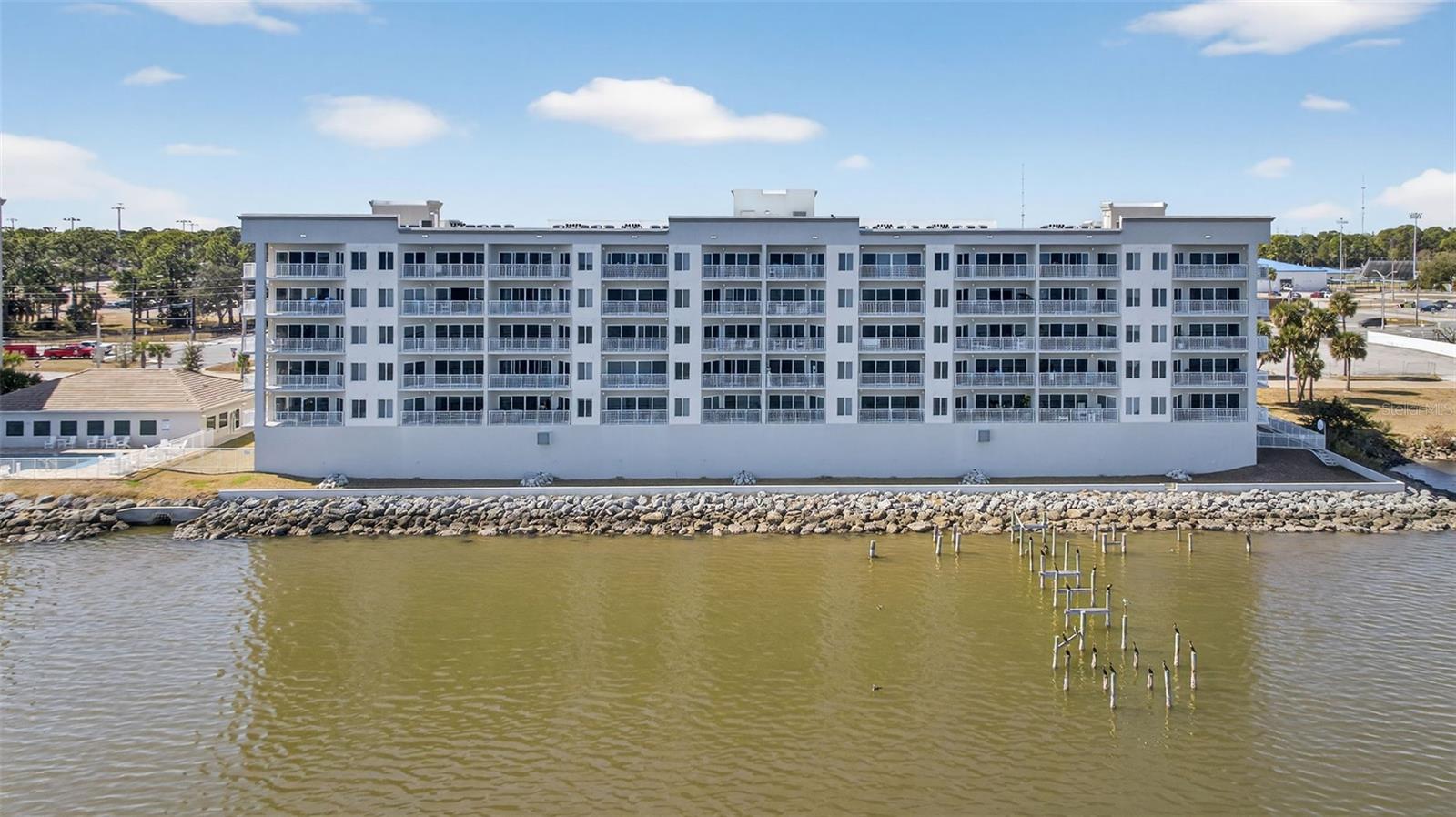 RIVER PALMS RIVER FRONT CONDOMINIUM - Residential