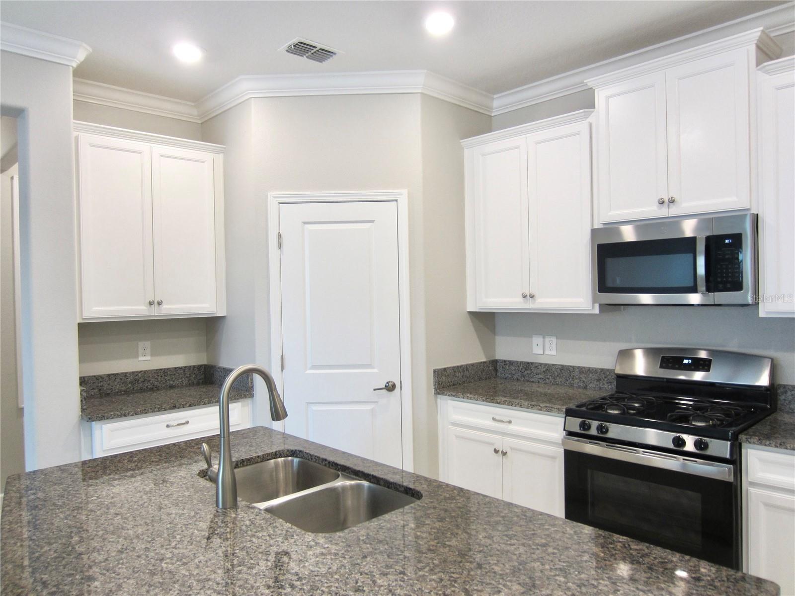OAKWOOD PRESERVE - Residential