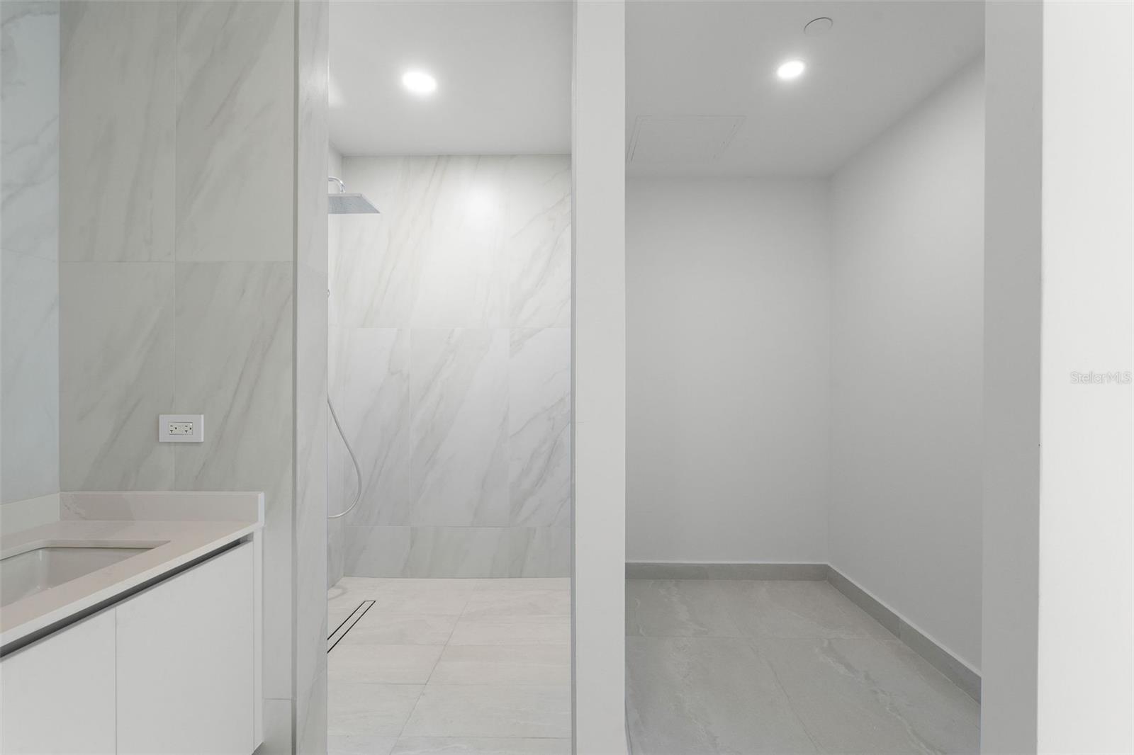 LE PARC 203 - Residential