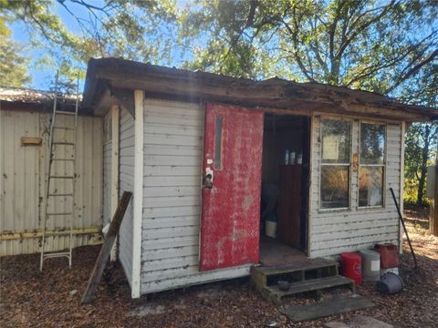 A home in CHIEFLAND