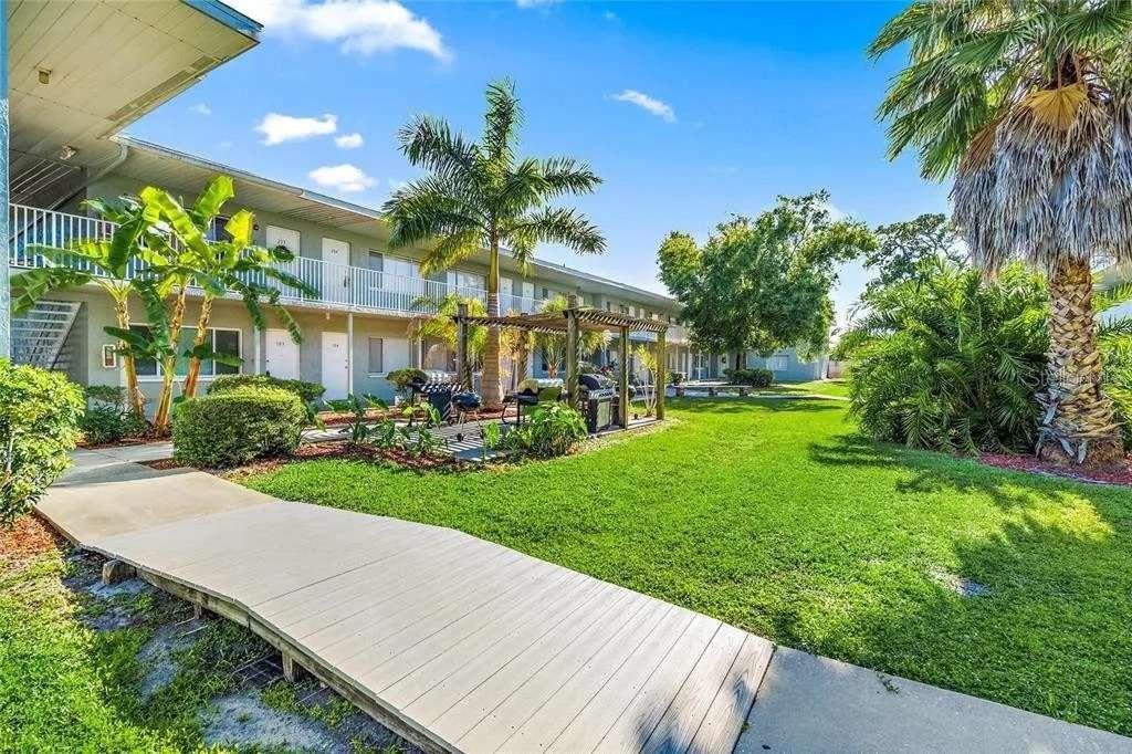 Available IMMEDIATELY – 1 Bed / 1 Bath – Ground Floor Unit in Parklane Community! Welcome to your new home in the highly desirable Parklane community on 4th Street in St. Petersburg. This pet-friendly 1-bedroom, 1-bathroom unit is located on the first floor and is move-in ready! Features include: • One assigned parking space • On-site laundry facility with brand new washers/dryers • Storage space available • No smoking / No vaping • Utilities included: Water, sewer, trash, basic cable, and Wi-Fi • Tenant pays for electric and any upgraded cable/internet services Lease Terms: • Security deposit equal to one month’s rent • Last month’s rent due at lease signing • Minimum lease term: 12 months • HOA approval requires: $50 application fee + $75 background check per person Prime Location: Centrally located on 4th Street, just minutes from shopping, dining, parks, downtown St. Pete, USF, and the beaches. Quick access to I-275 and public transportation.