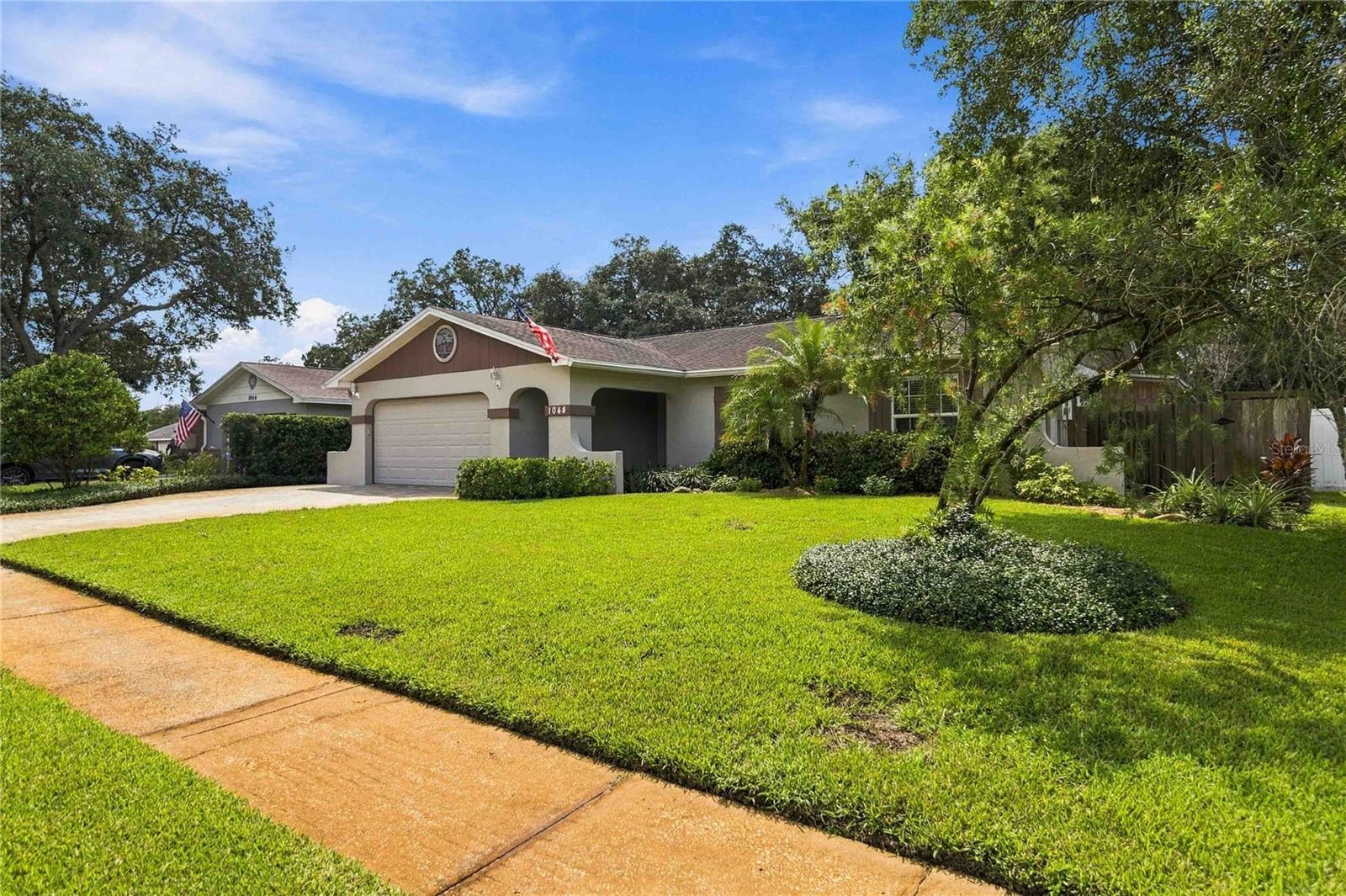 1044 FOREST CIRCLE