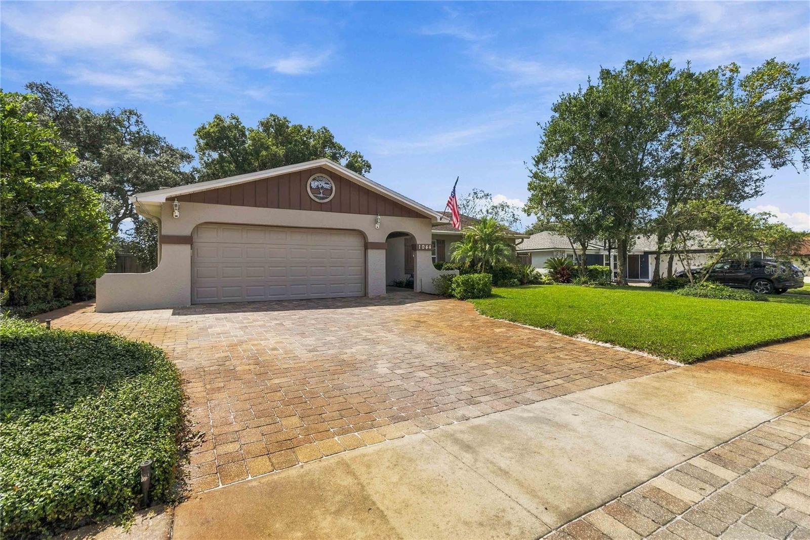 1044 FOREST CIRCLE