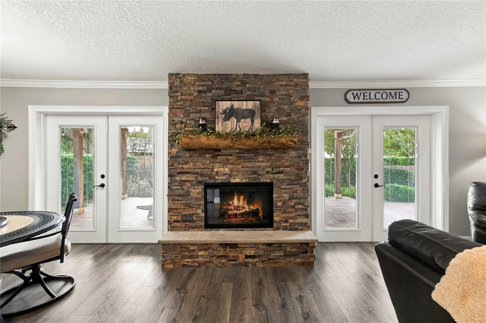 1044 FOREST CIRCLE