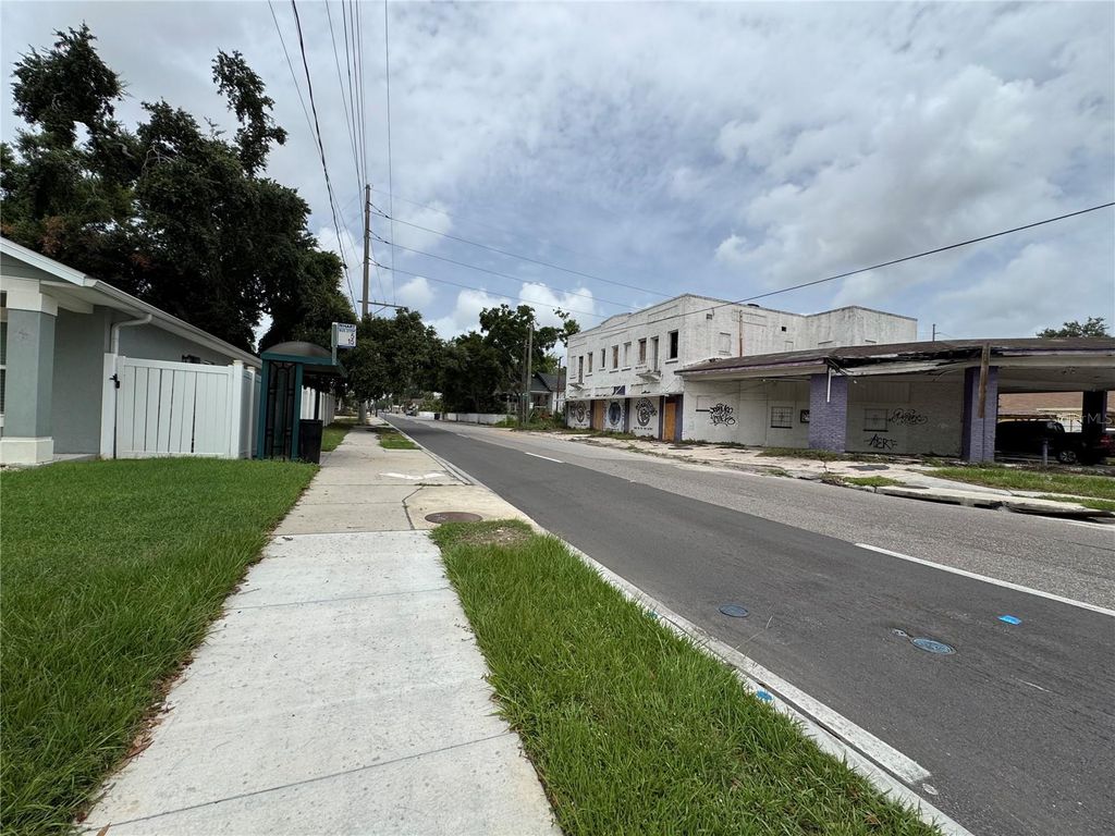 Photo of 2804 E Columbus Drive, Tampa, FL 33605 (MLS # TB8394093)