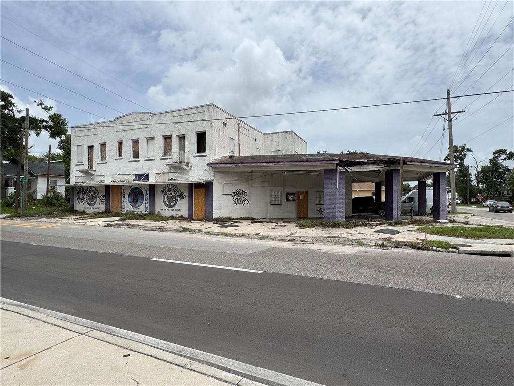 Photo of 2804 E Columbus Drive, Tampa, FL 33605 (MLS # TB8394093)