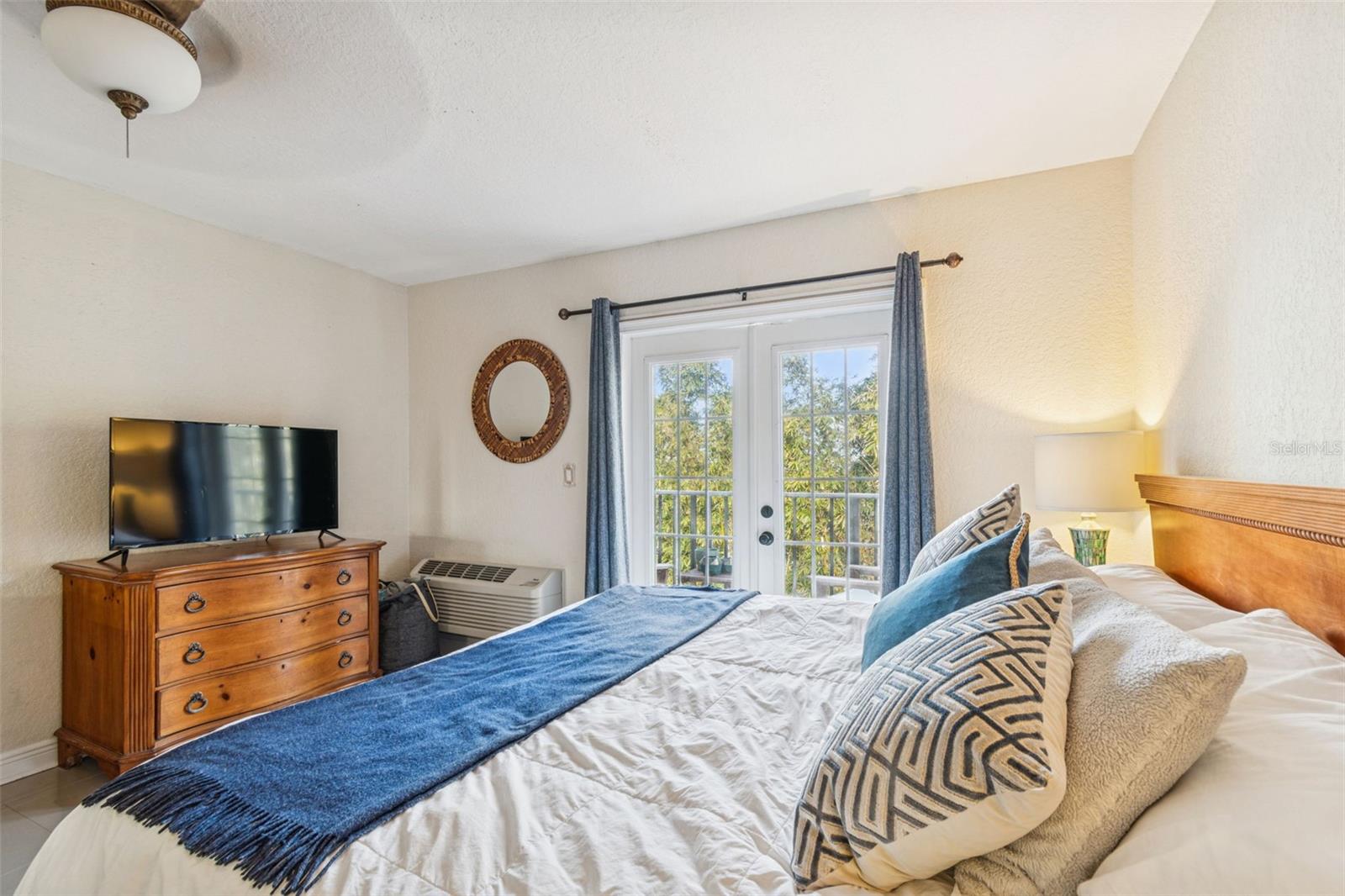 ROYAL YACHT CLUB NORTH CONDO - Residential