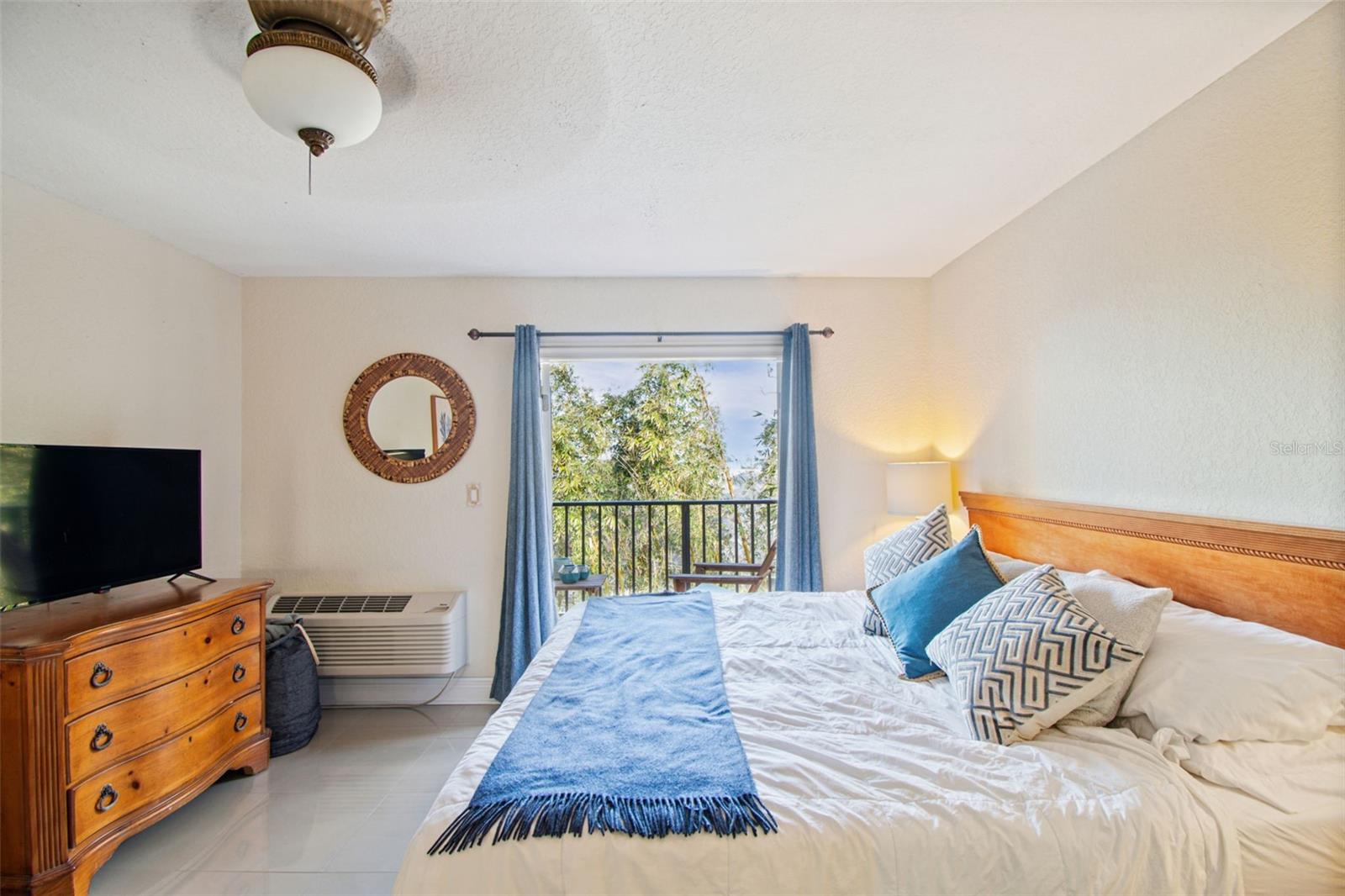 ROYAL YACHT CLUB NORTH CONDO - Residential