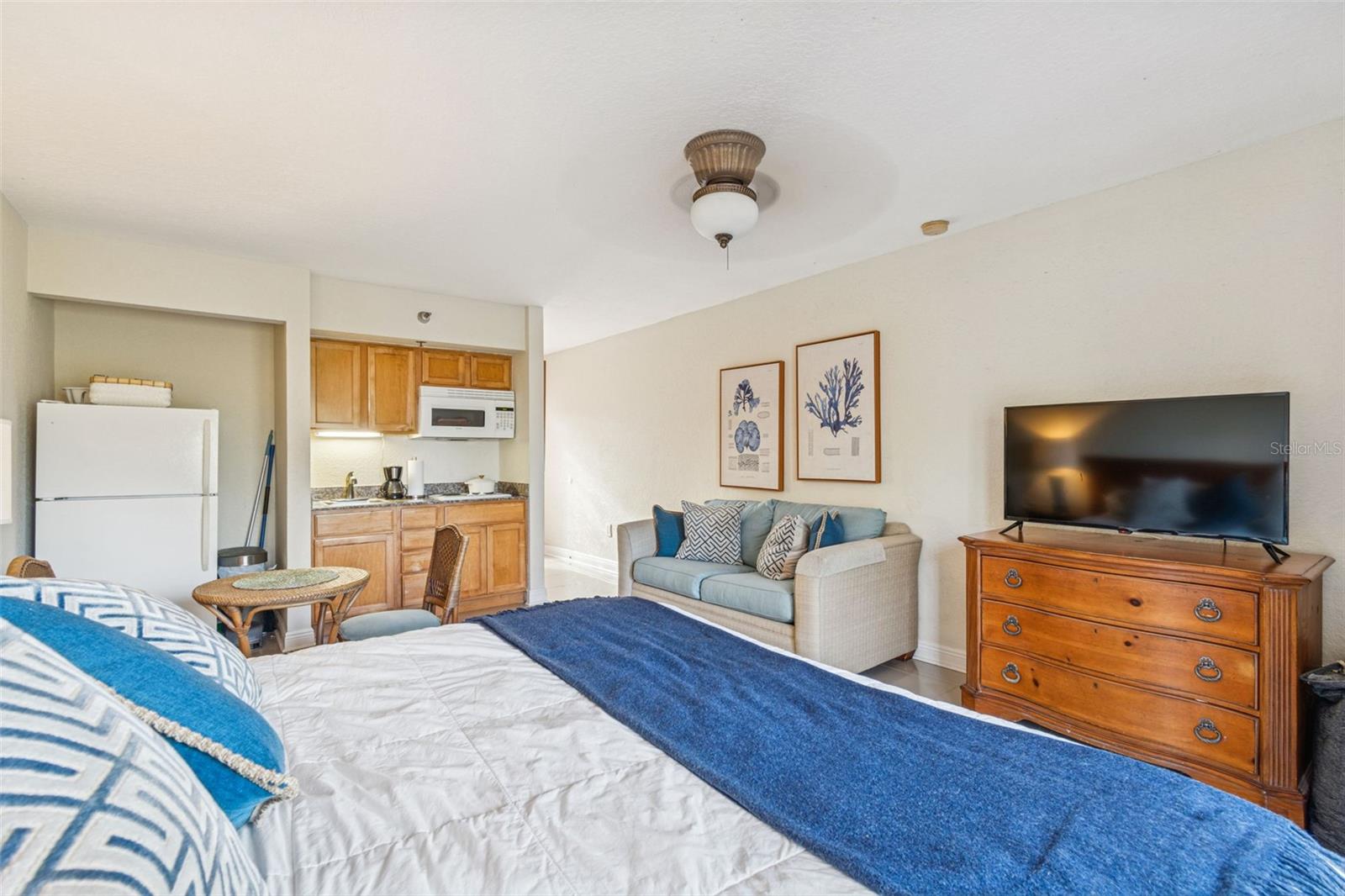 ROYAL YACHT CLUB NORTH CONDO - Residential