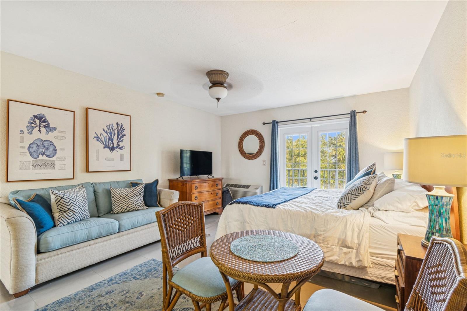 ROYAL YACHT CLUB NORTH CONDO - Residential