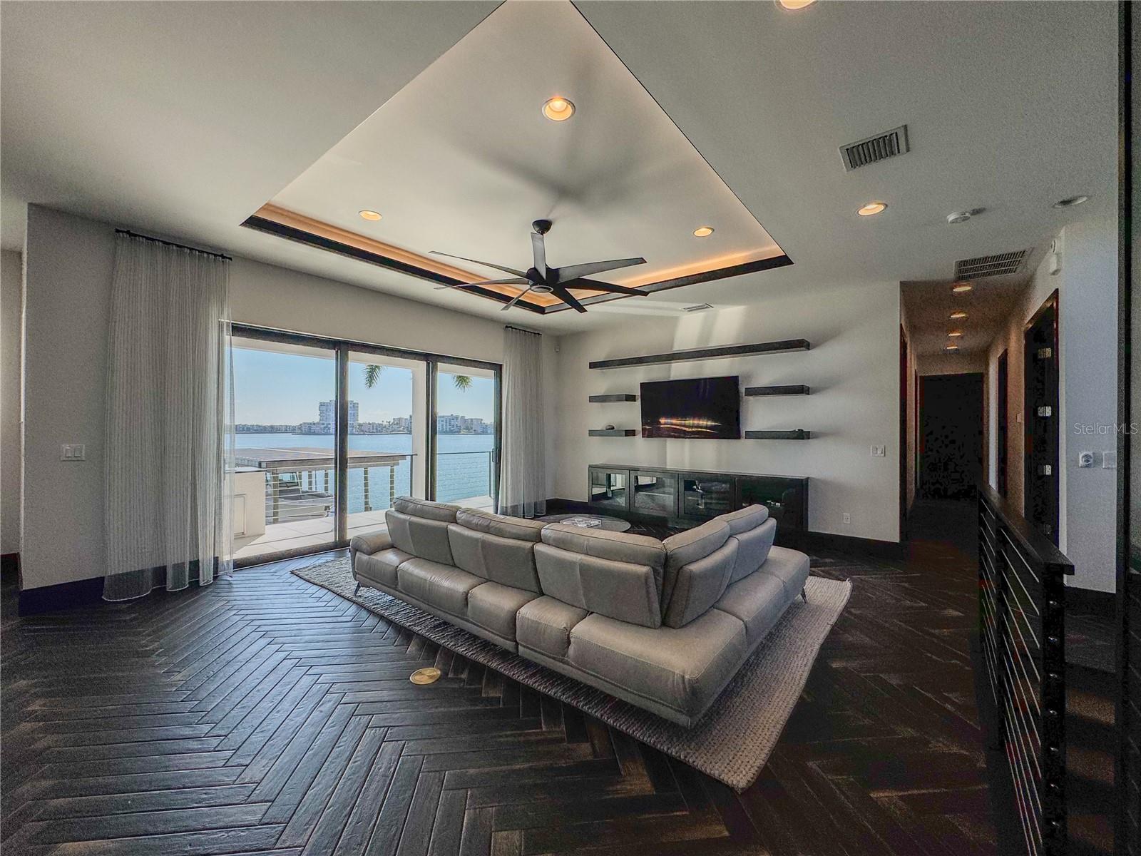 SOUTH CSWY ISLE YACHT CLUB ADD - Residential