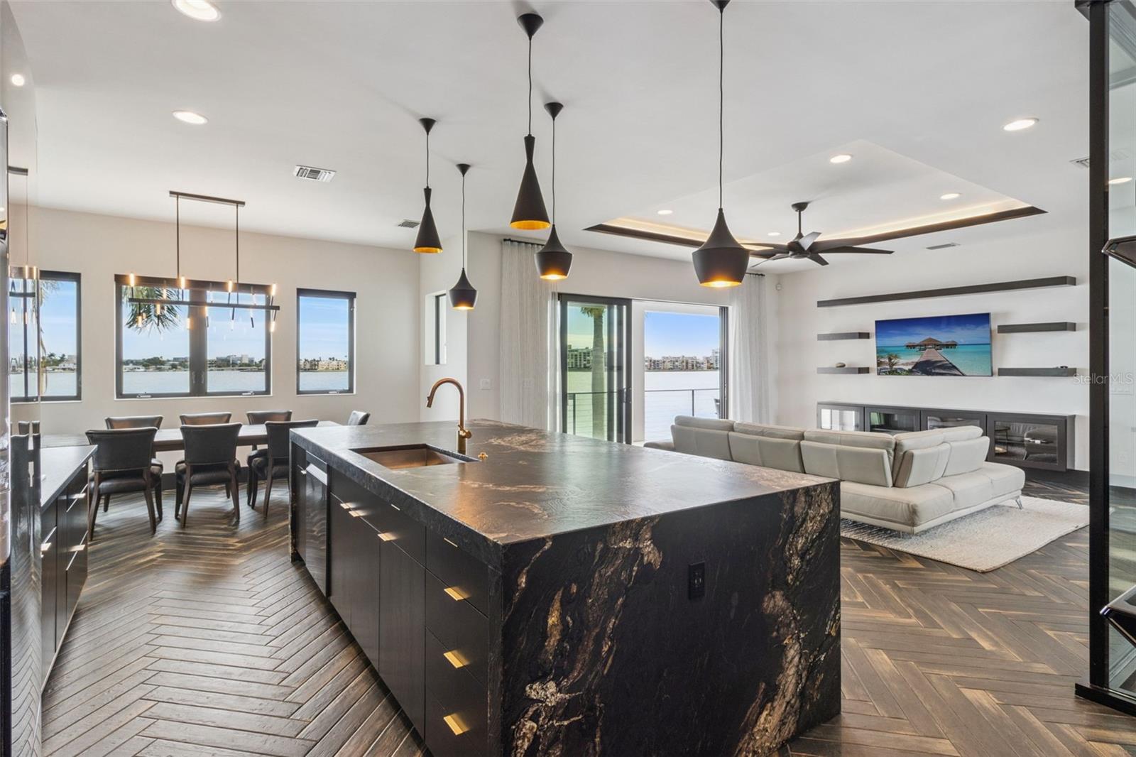 SOUTH CSWY ISLE YACHT CLUB ADD - Residential