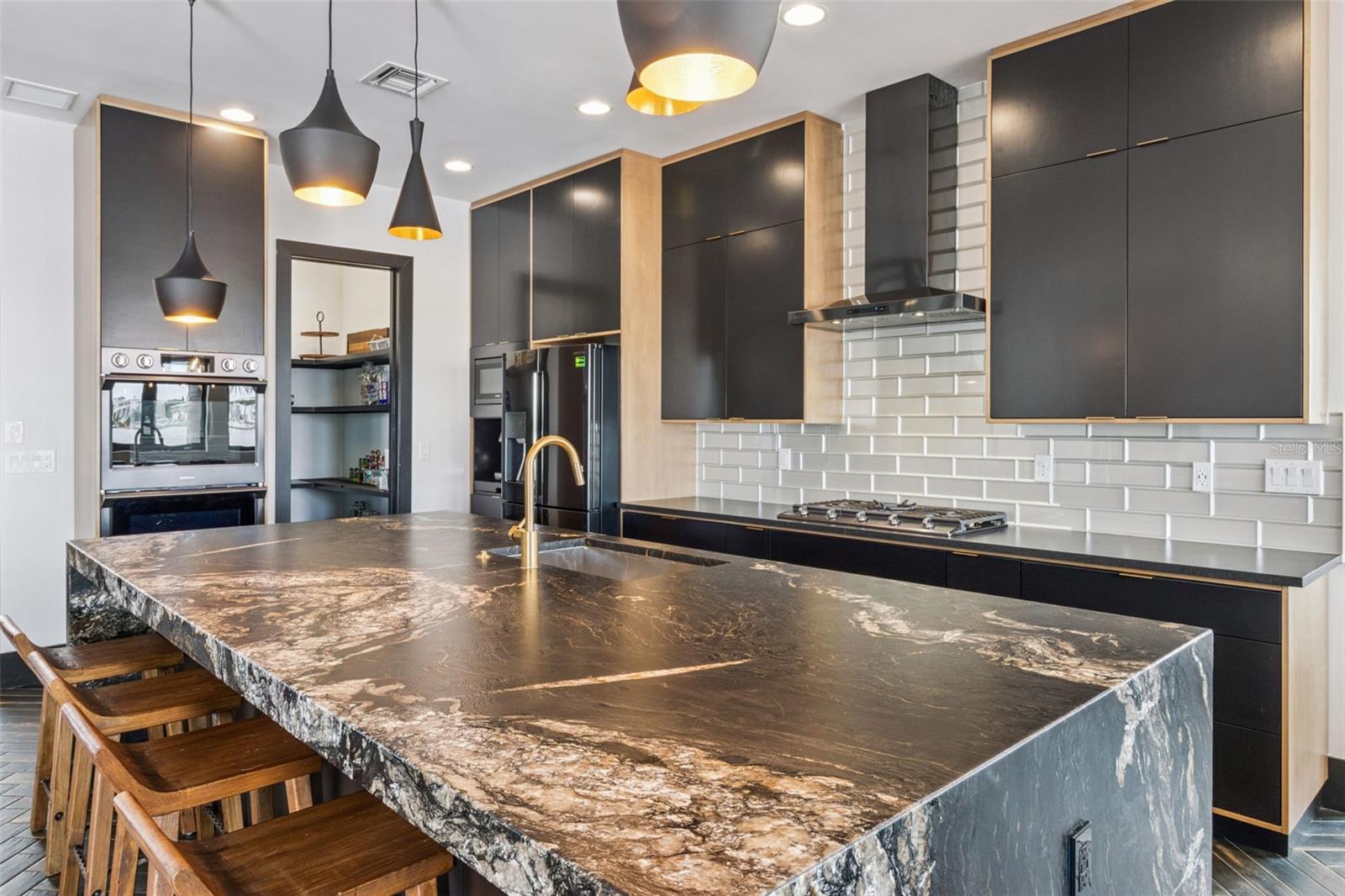 SOUTH CSWY ISLE YACHT CLUB ADD - Residential