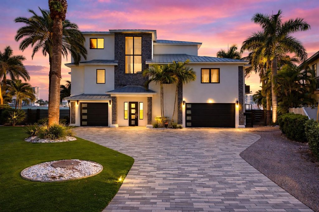 Photo of 7801 9th Avenue S, St Petersburg, FL 33707 (MLS # O6369589)