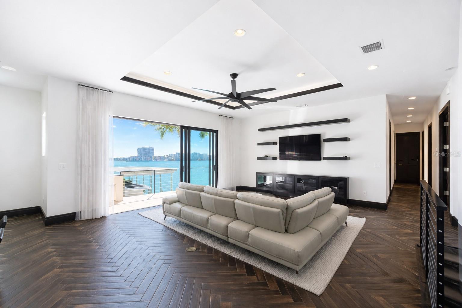 SOUTH CSWY ISLE YACHT CLUB ADD - Residential