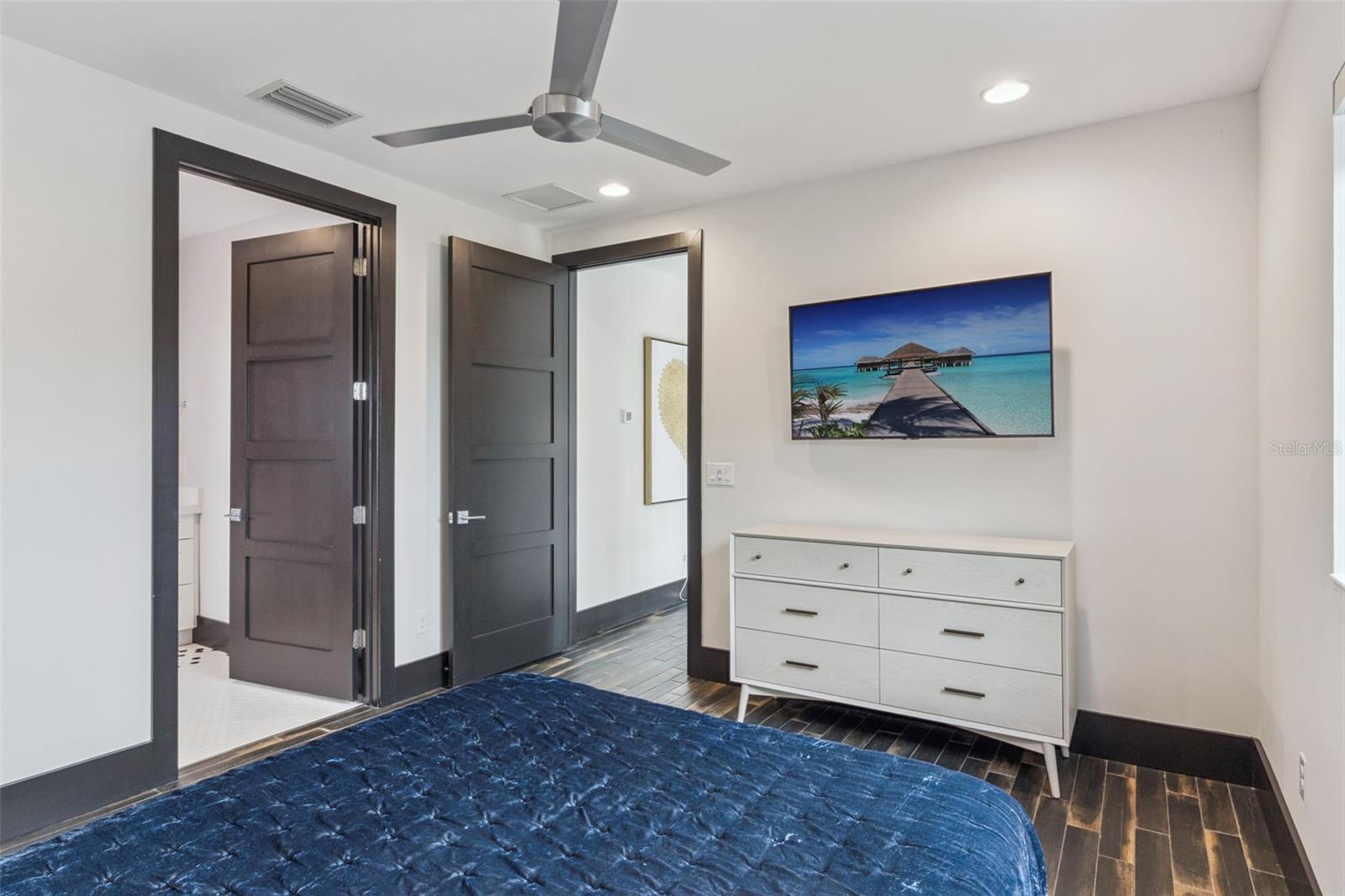 SOUTH CSWY ISLE YACHT CLUB ADD - Residential