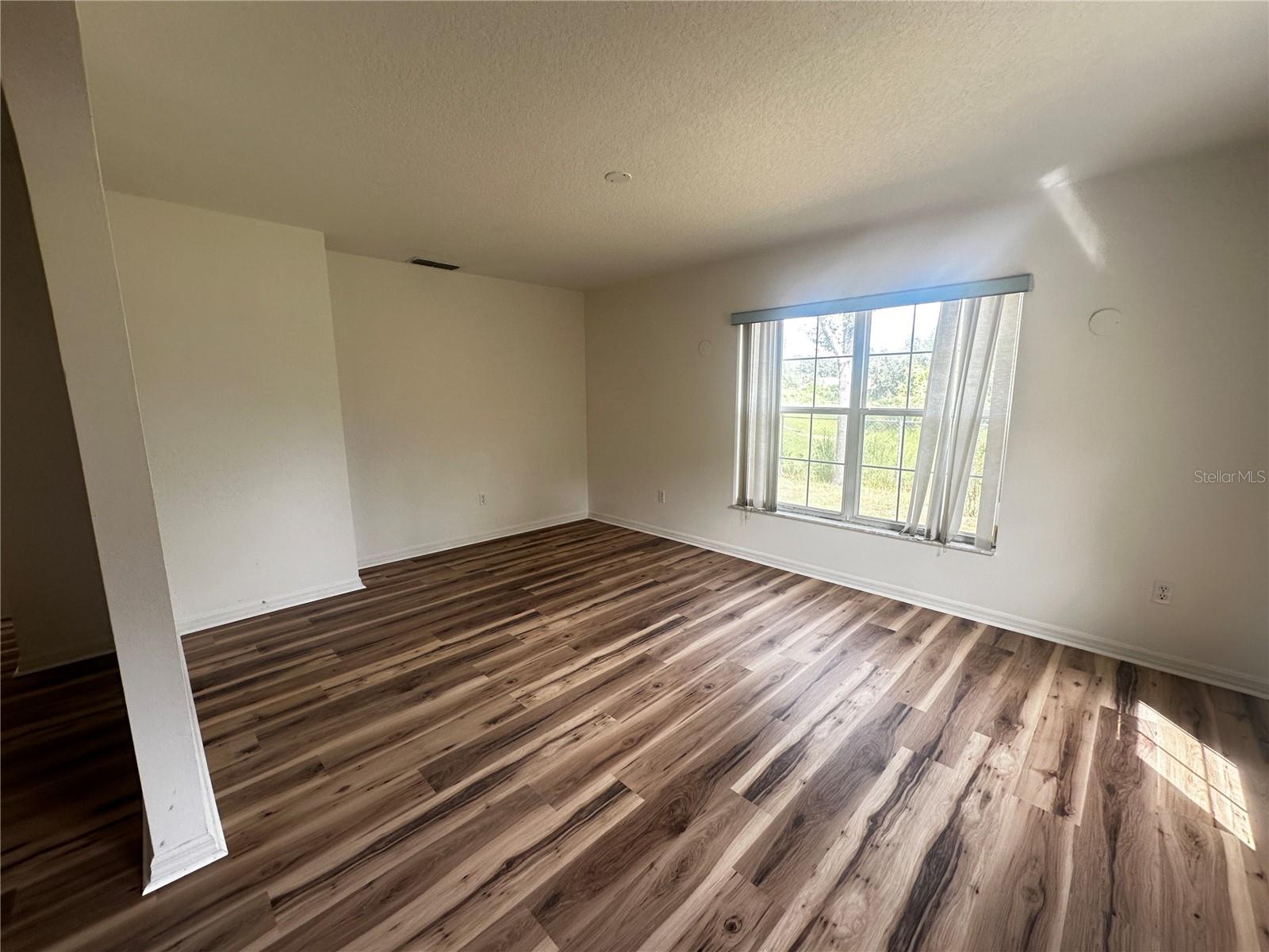 SUN COUNTRY ESTATE - Residential Lease
