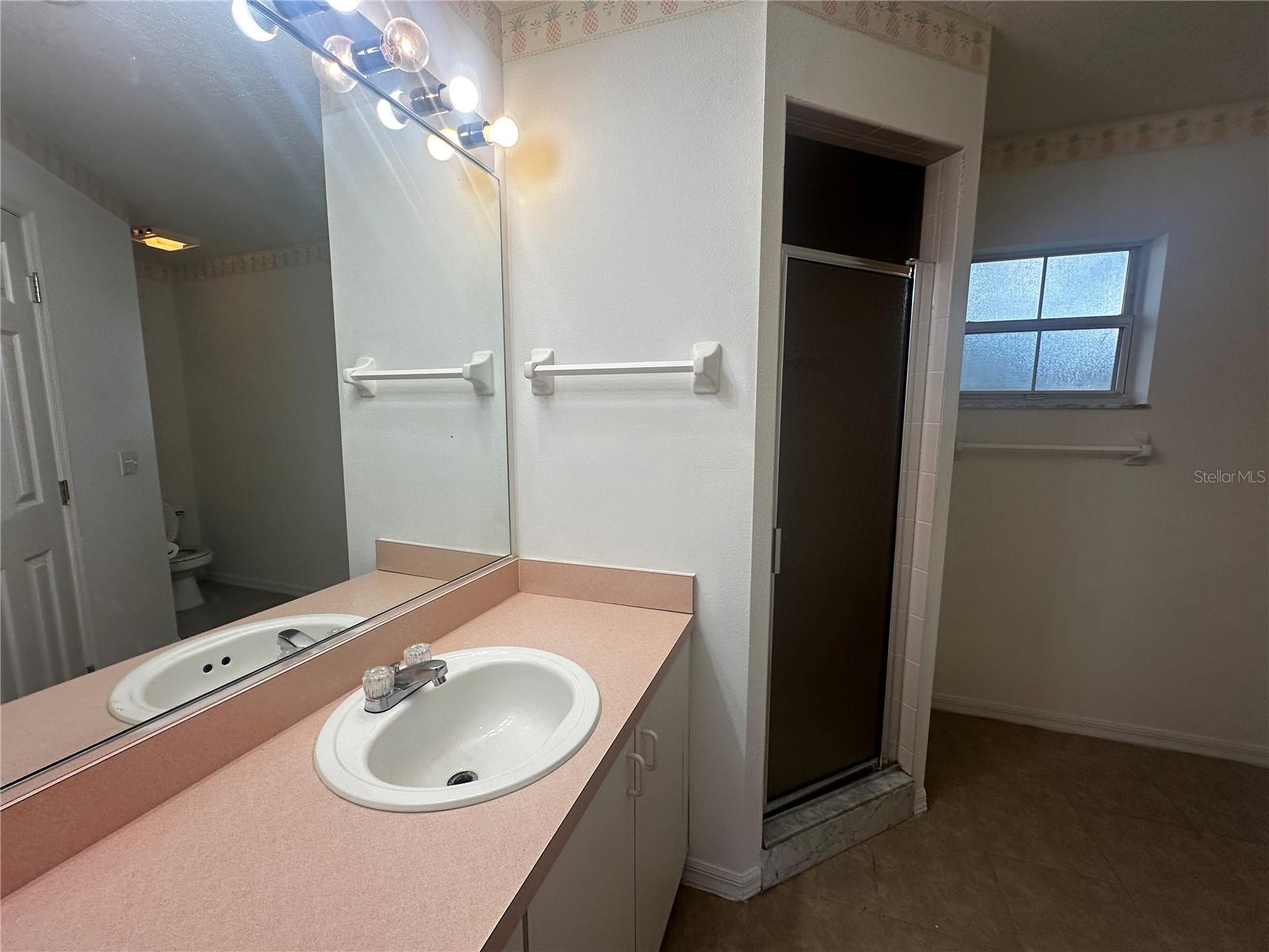 SUN COUNTRY ESTATE - Residential Lease