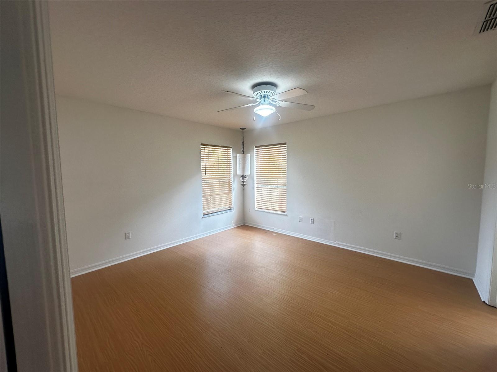 SUN COUNTRY ESTATE - Residential Lease