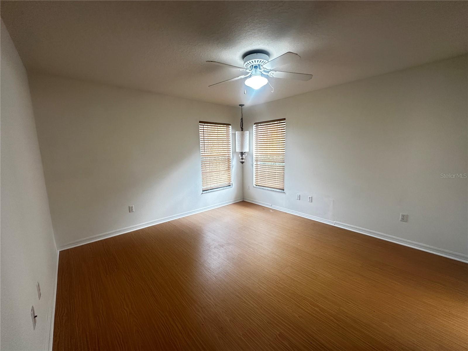 SUN COUNTRY ESTATE - Residential Lease