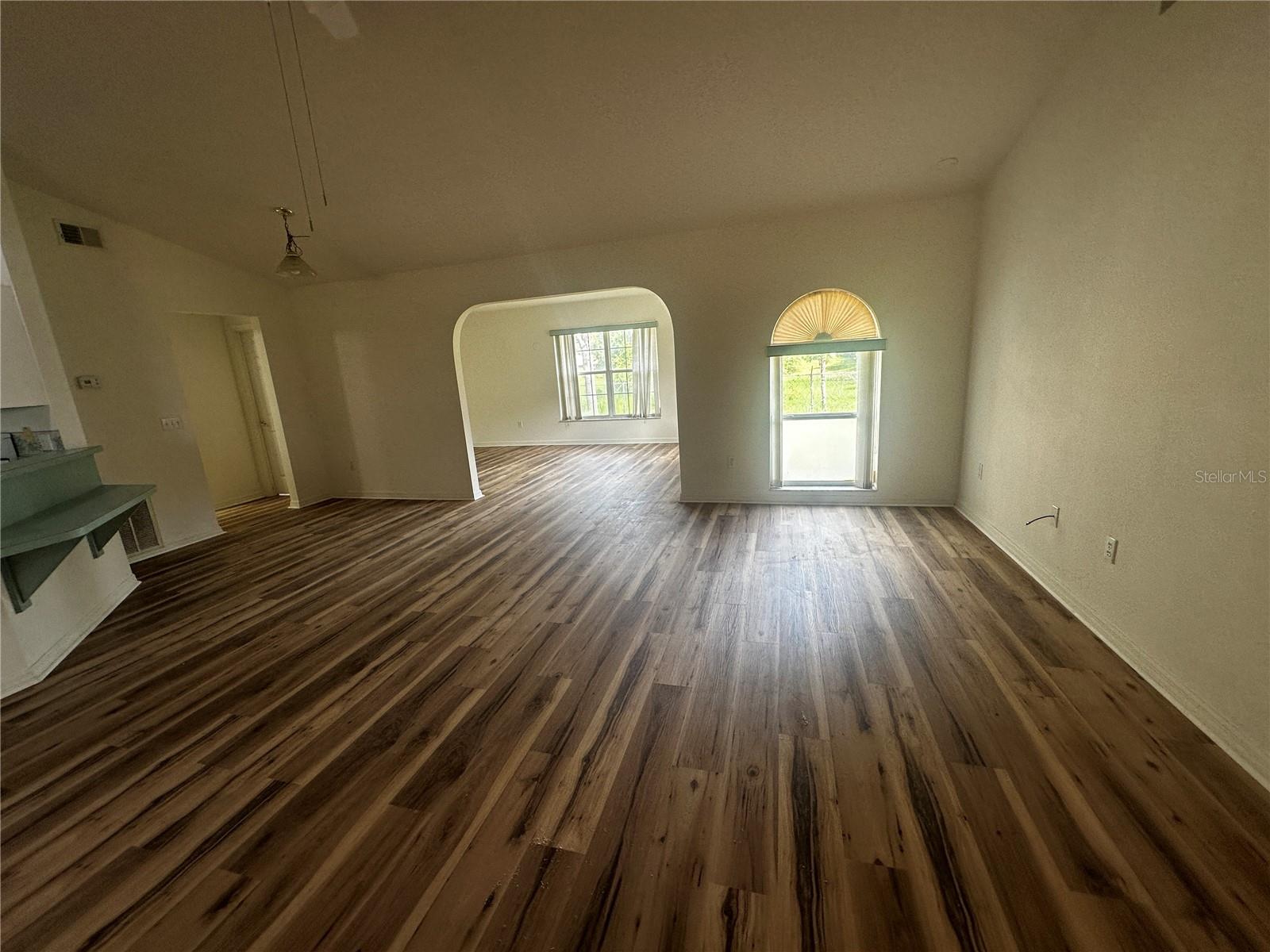 SUN COUNTRY ESTATE - Residential Lease