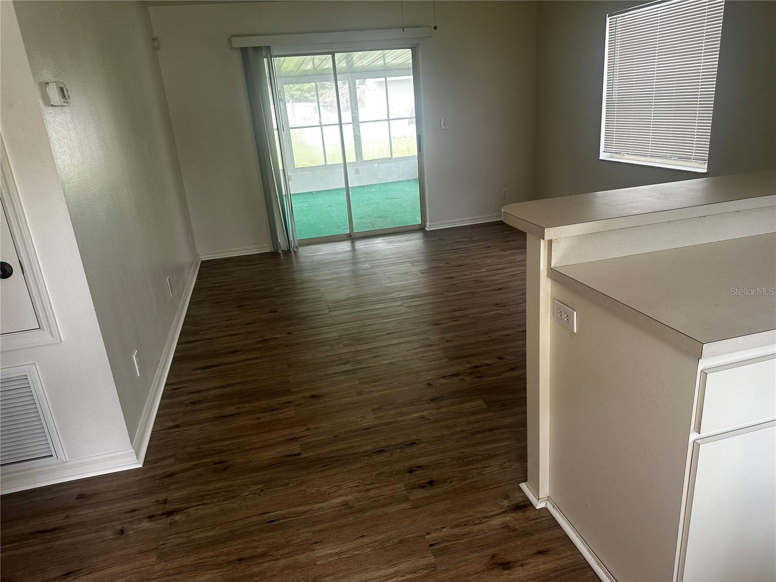 SUN COUNTRY ESTATE - Residential Lease