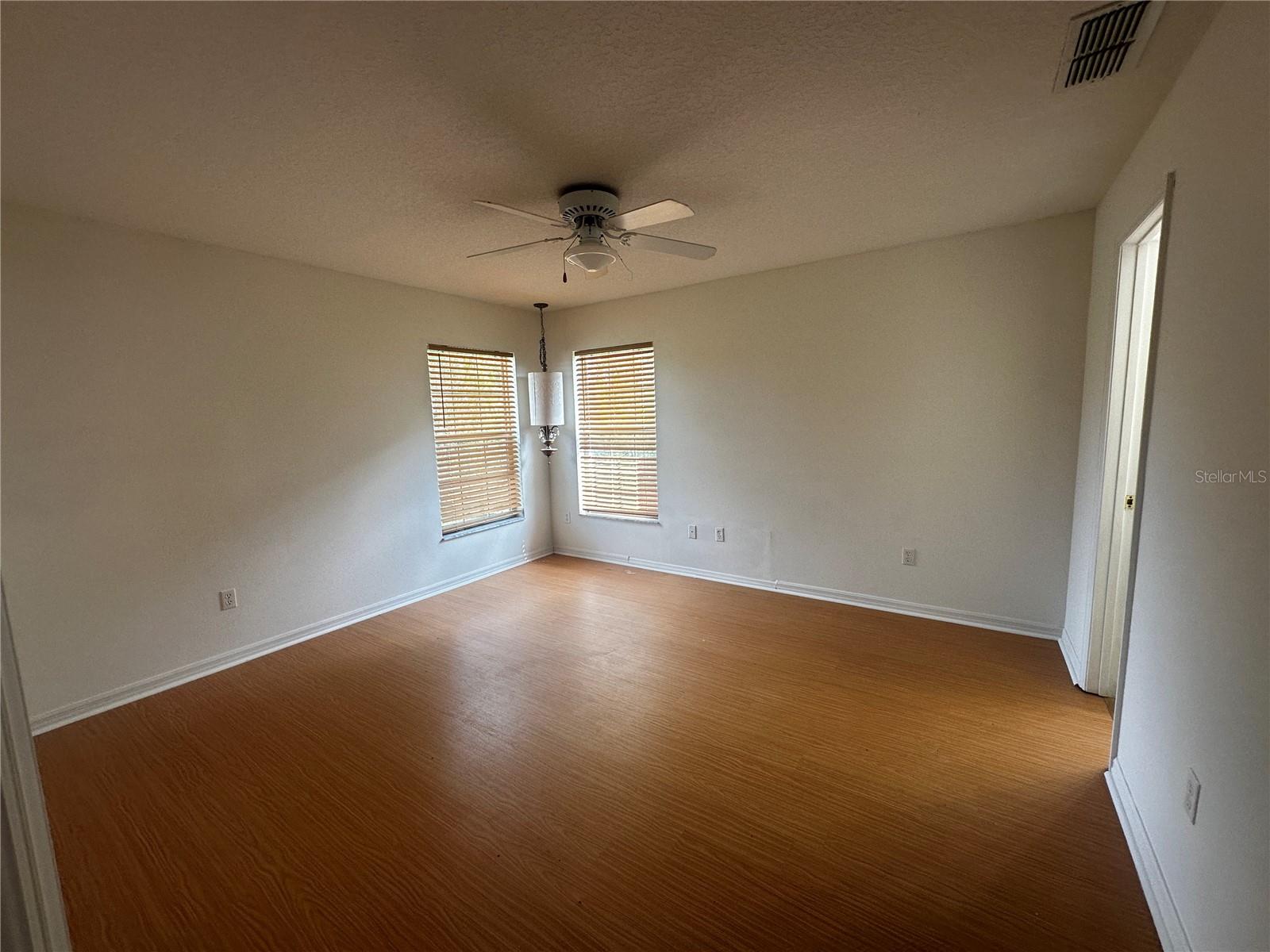 SUN COUNTRY ESTATE - Residential Lease