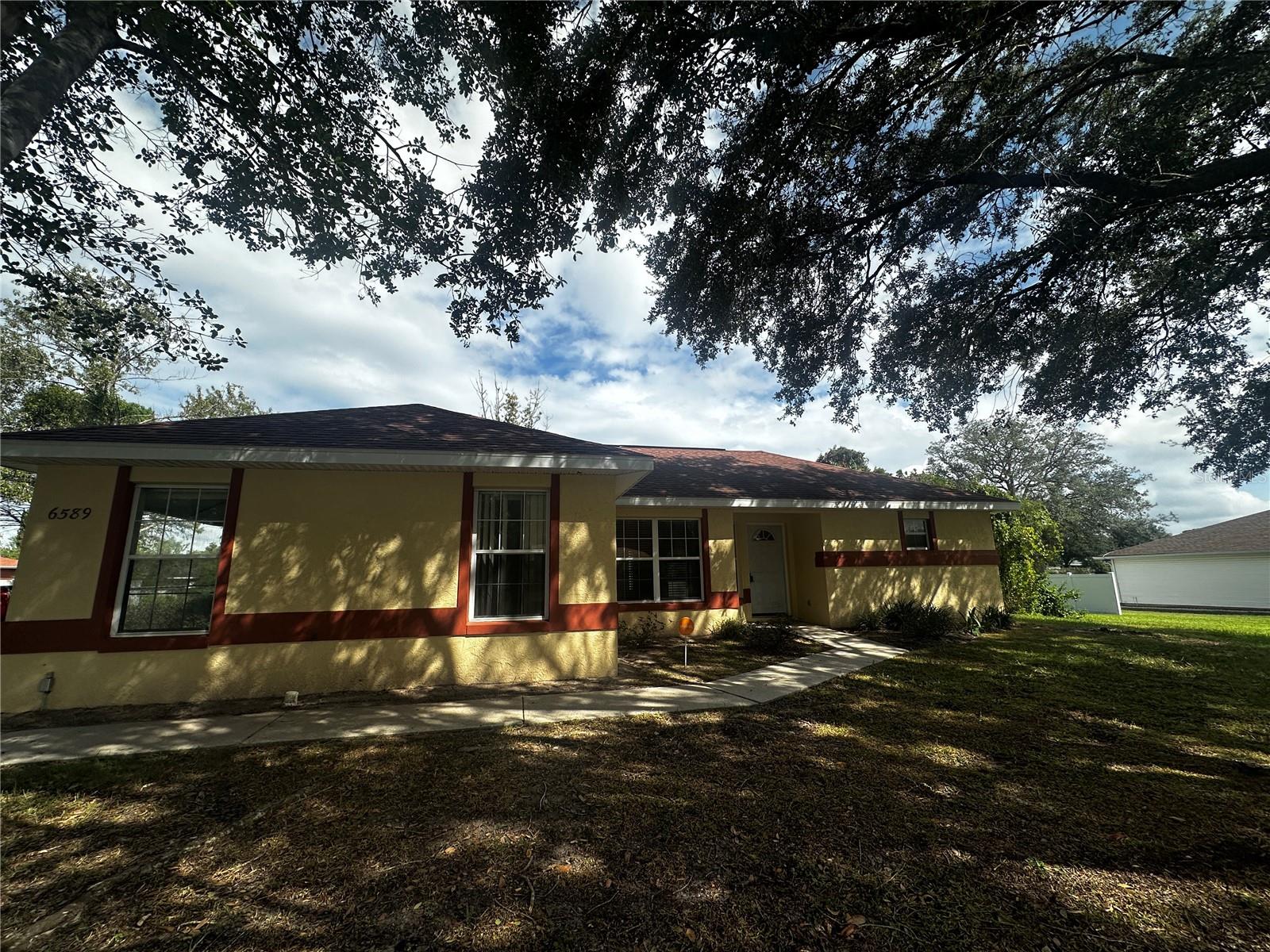 SUN COUNTRY ESTATE - Residential Lease