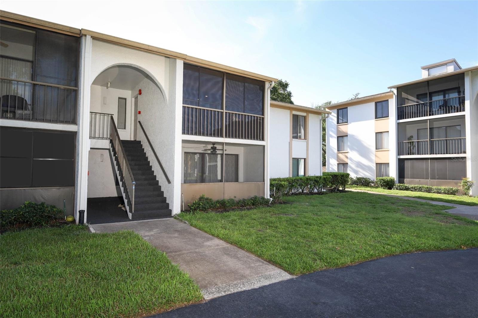 954 COURTYARD LANE 52