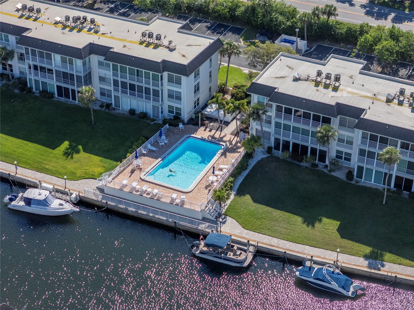 LONGBOAT HARBOUR - Residential