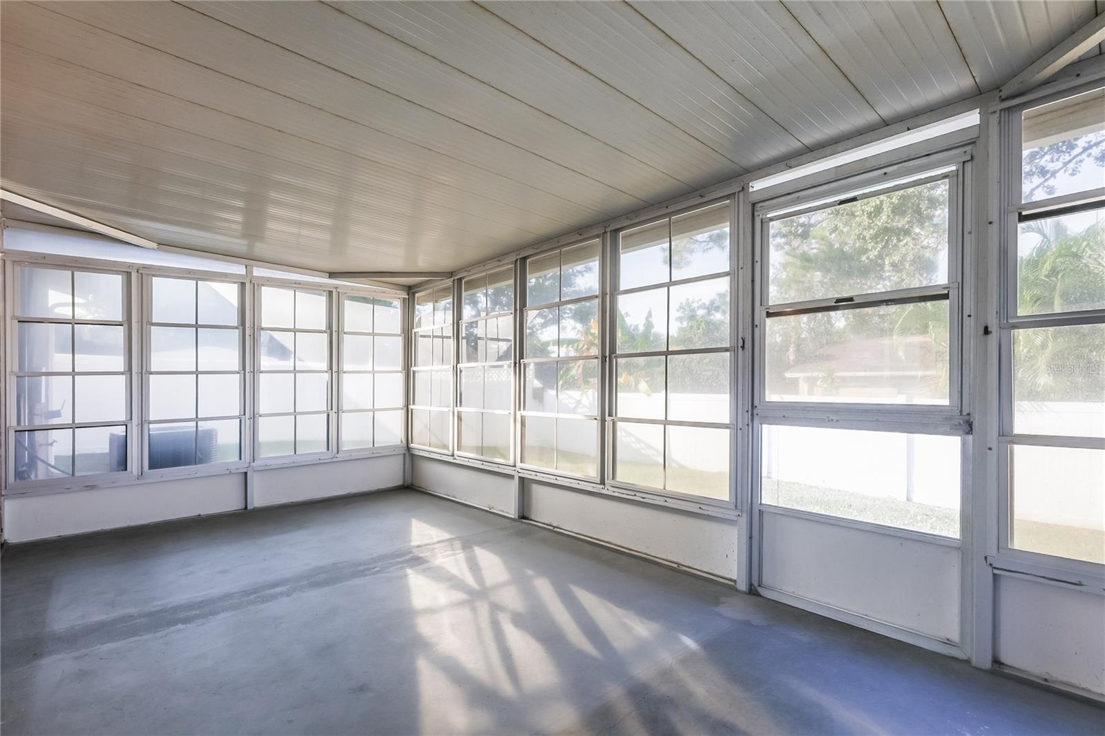 BRANDON-VALRICO HILLS ESTATES - Residential