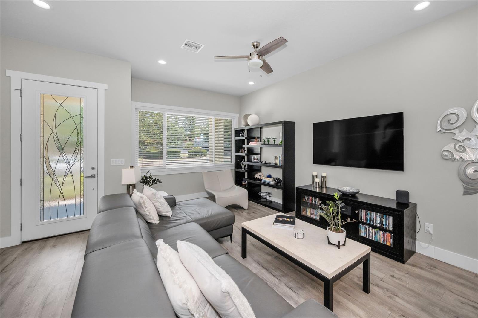 112 W SLIGH AVENUE