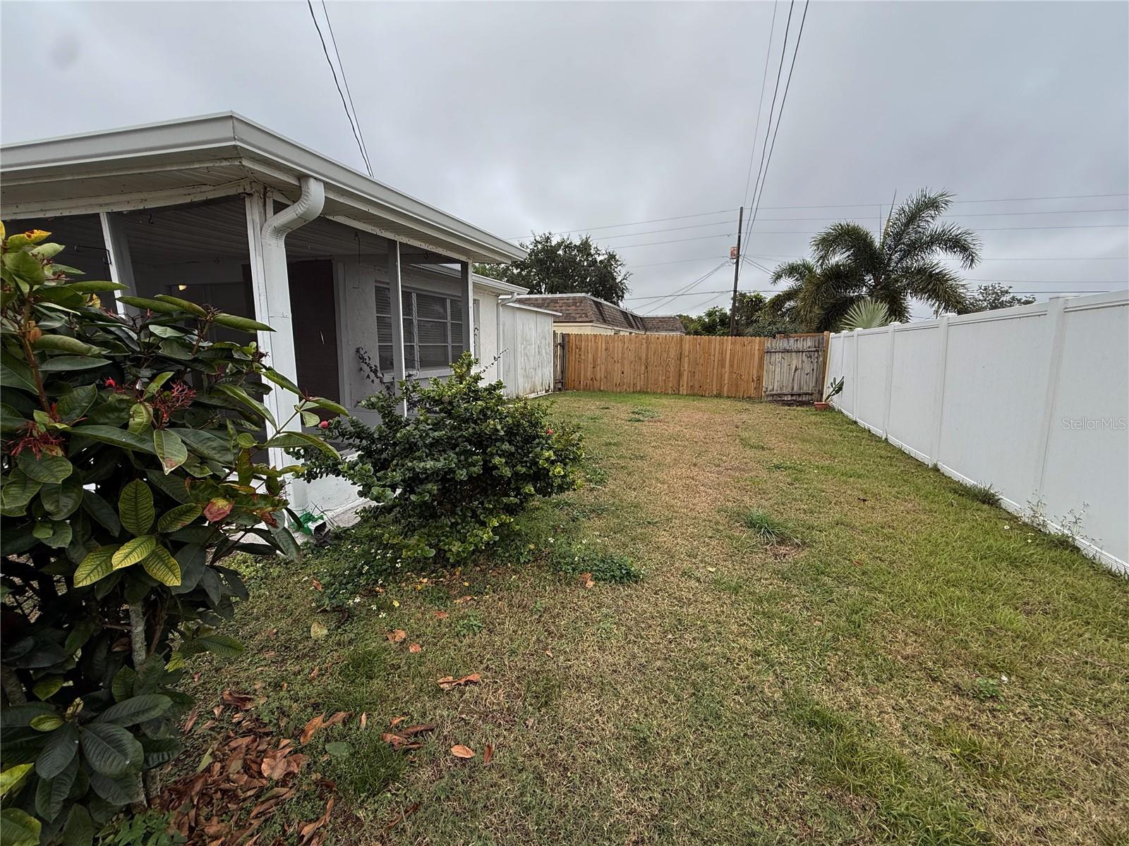 COLONIAL HILLS - Residential