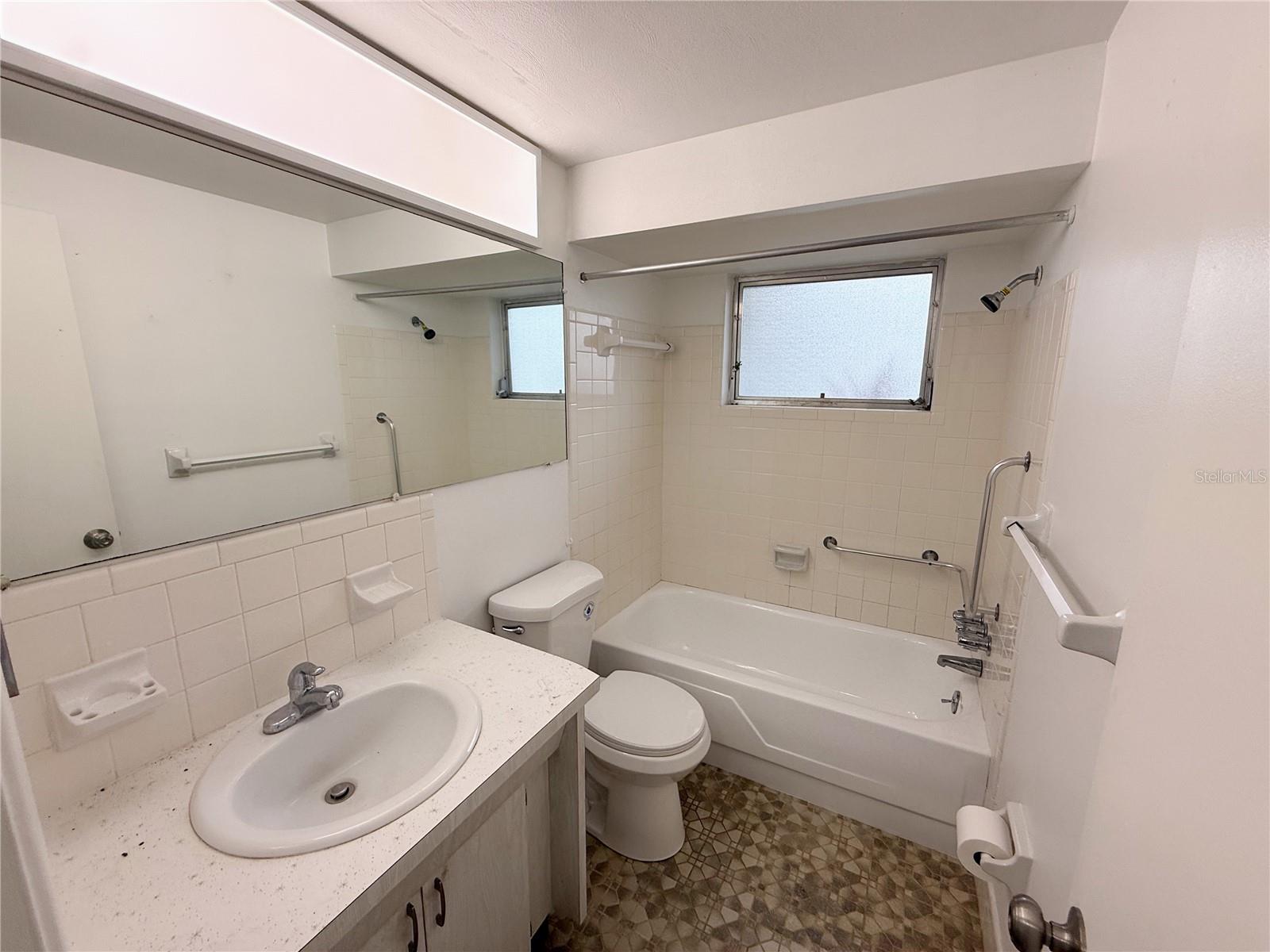 COLONIAL HILLS - Residential