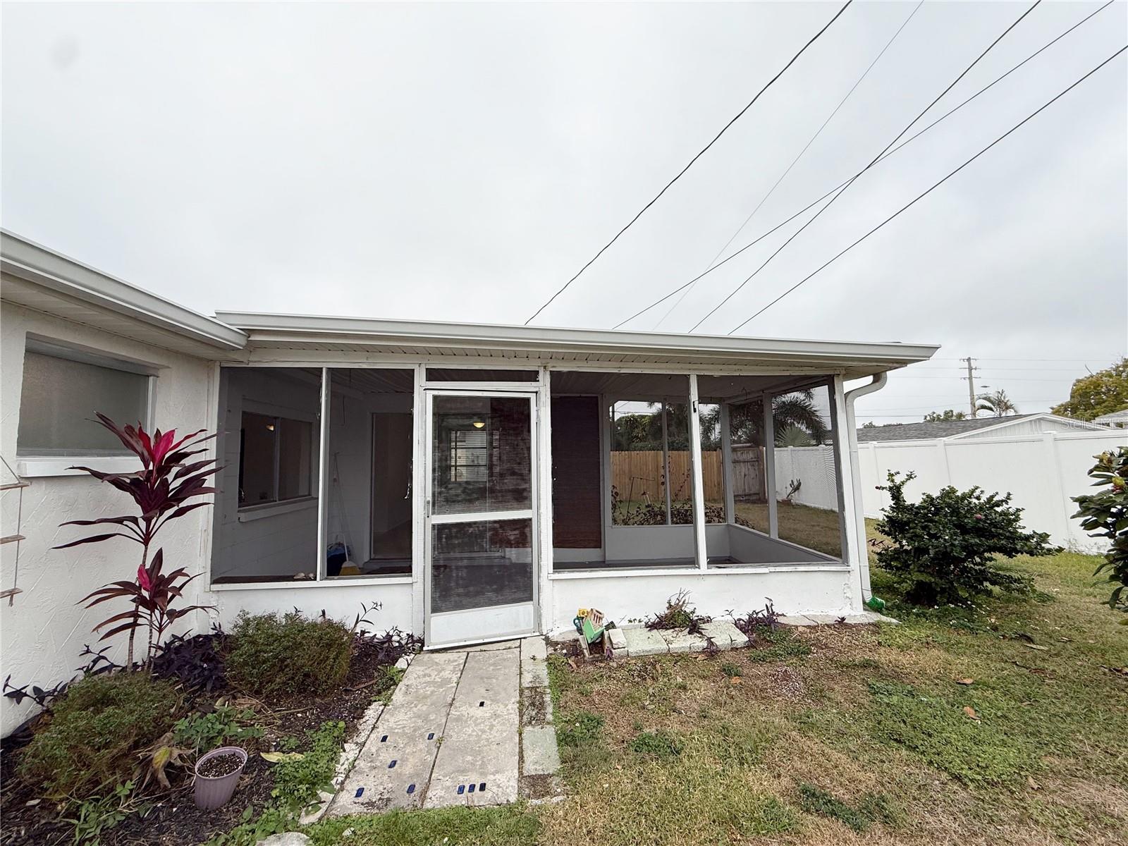 COLONIAL HILLS - Residential