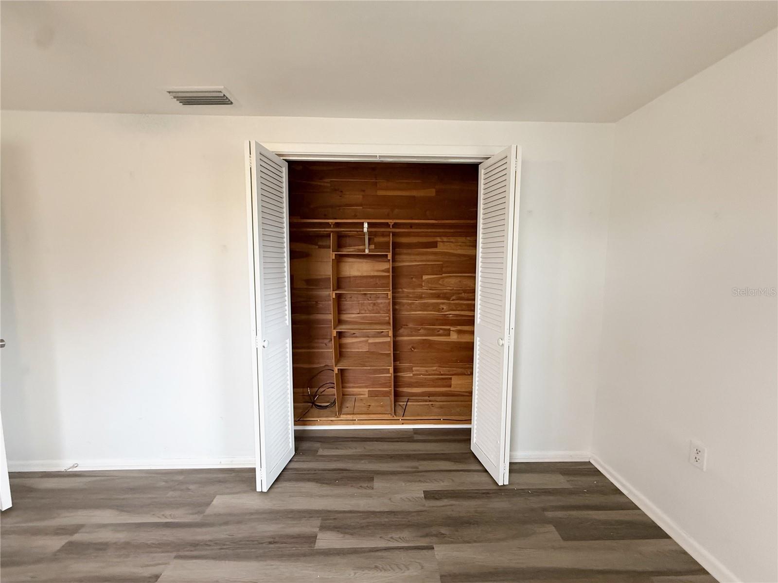 COLONIAL HILLS - Residential