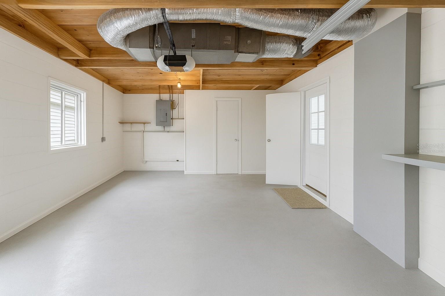 COLONIAL HILLS - Residential